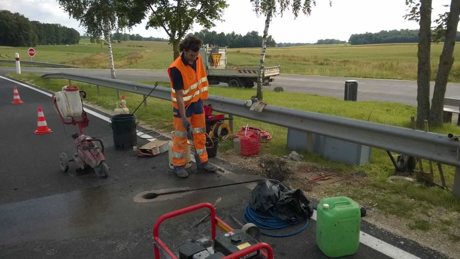 travaux pose capteur routier chaussee genie civil   aeroport