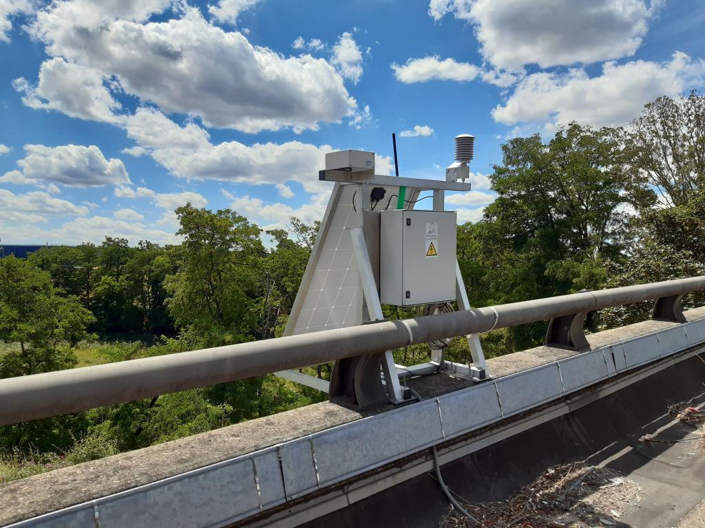 Bridge weather station