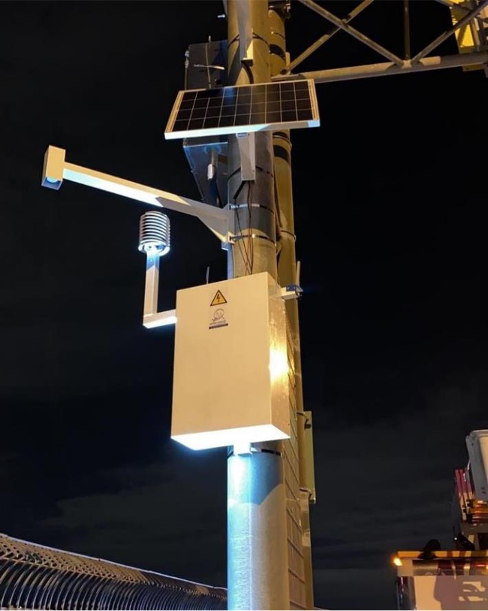 Road sensor mast