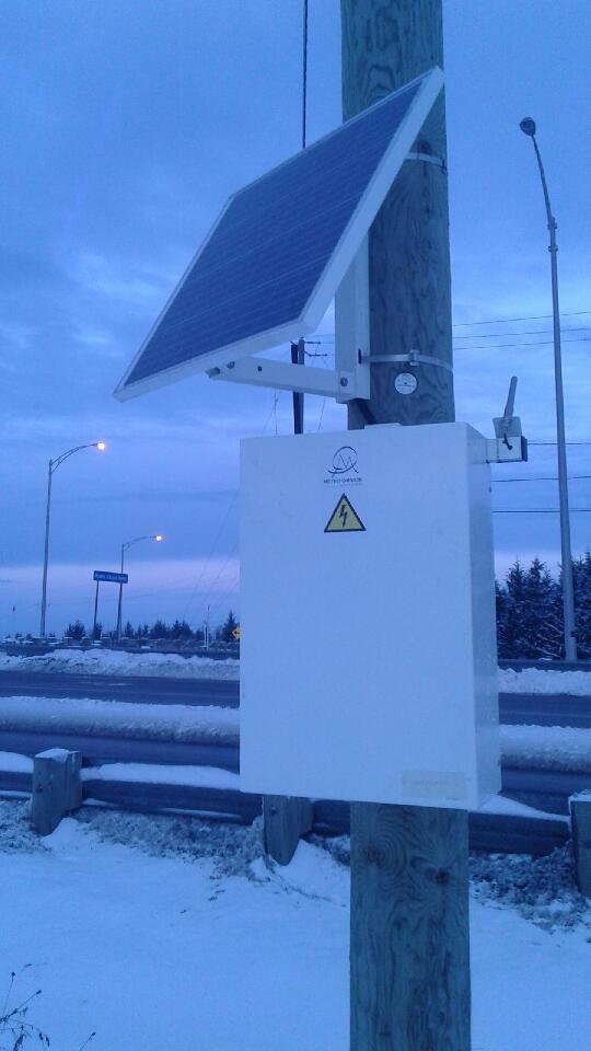 Station météorologique viabilité hivernale bord de route chaussée